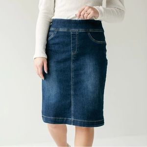 Main Street Exchange 'Sara' Classic Knee Length Dark Denim Skirt